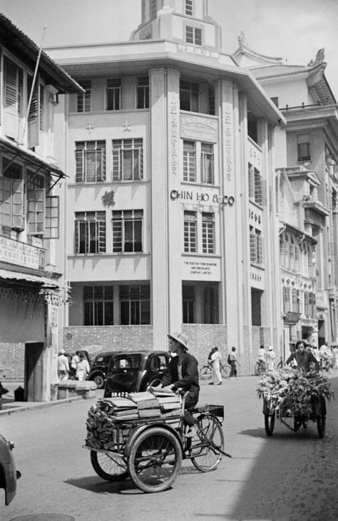 Singapore, Chin Ho & Co. building with brick barricades - AGSL Digital Photo Archive - Asia and Middle East - UWM Libraries Digital Collections Singapore Old Photos, Chinese Cinderella, Singapore View, Singapore Chinatown, History Of Singapore, Old Singapore, Straits Settlements, Singapore Photos, National Archives