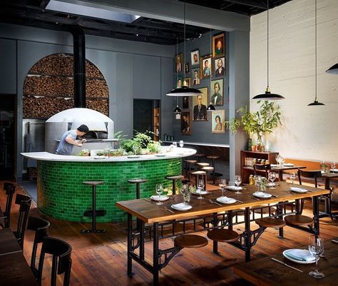 Del Popolo restaurant features Neapolitan-style wood fired pizzas, and the wood oven is the central focus of the space. Jessica Helgerson Interior Design, Italian Restaurant Decor, Jessica Helgerson, Pizzeria Design, Concept Restaurant, Local Pizza, Pizza Shop, Pizza Bar, Wood Oven