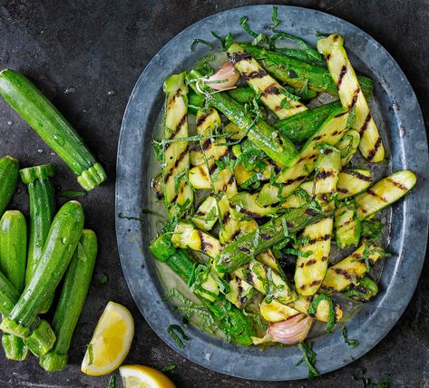 Grilled Courgette Salad, Courgette Salad, Courgette Recipes, Grilled Courgette, Vegetable Ideas, Lemon And Mint, Vegetarian Bbq, Dinner Catering, Vegan Easter