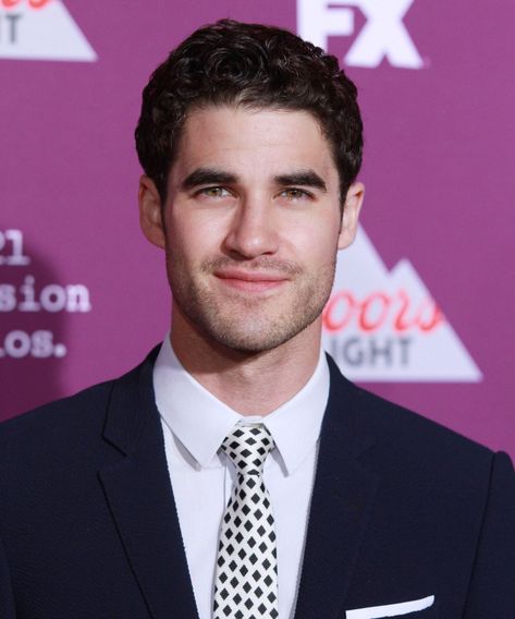 This Nude Selfie Of Darren Criss Is Getting Everyone Hot & Bothered+#refinery29 Zac Efron Muscle, American Actors Male, Zac Efron Shirtless, Superman Actors, Henry Cavill Shirtless, Shirtless Actors, Handsome Male Models, Handsome Older Men, Hottest Male Celebrities