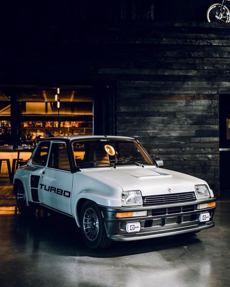 Little nuts😡 The Renault 5 Turbo or R5 Turbo This is not a family car😏 #TheBerbant ? Renault 5 Gt Turbo, Renault 5 Turbo, Renault Alpine, New Sports Cars, Car Racer, Hot Hatch, Top Cars, Family Car, Hatches