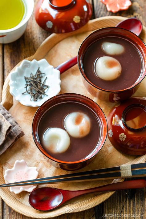 Oshiruko (Sweet Red Bean Soup) Anko Recipe, Dango Recipe, Mochi Balls, Azuki Beans, Japanese Rice Cake, Red Bean Soup, Dessert Soup, Sweet Red Bean Paste, Azuki Bean