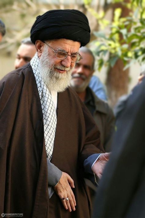 Ayatullah Ali Khamnai, Ayatollah Khamenei, Imam Khamenei, Ali Khamenei, Karbala Photography, Islamic Girl, Islamic Posters, Islamic Design, Real Hero