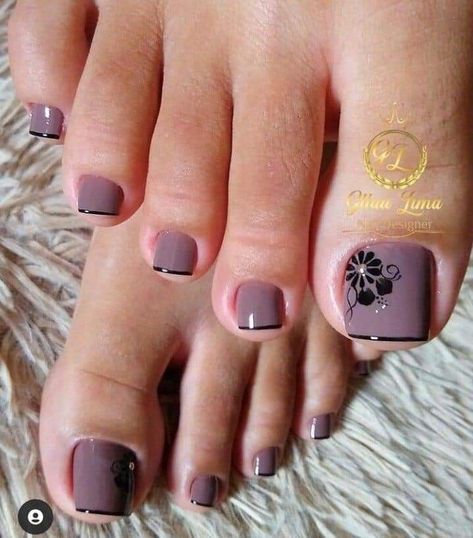 Gel Nails Colored French Tip, Toe Designs Pedicure Simple, Nails Feet Design, Simple Toe Nail Art, Valentines Toe Nail Designs, Feet Nail Art Designs, Simple Toe Nail Designs, Toes Nails Colors, Toes Nails Ideas