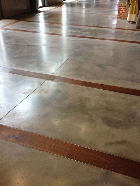 Pisos Barndo Interior, Rustic Floors, Screed Floors, Concrete Stained Floors, Cement Floor, Concrete Wood, Basement Flooring, Stained Concrete, Wood Inlay