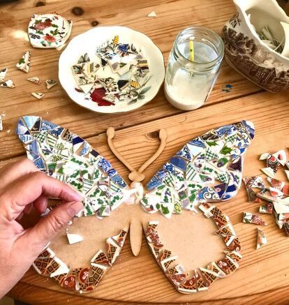 Wood Template, Glass Signage, Wood Bowl Decor, Cups And Plates, Outdoor Nativity Scene, Butterfly Mosaic, Outdoor Nativity, Diy Step By Step, Mosaic Art Projects