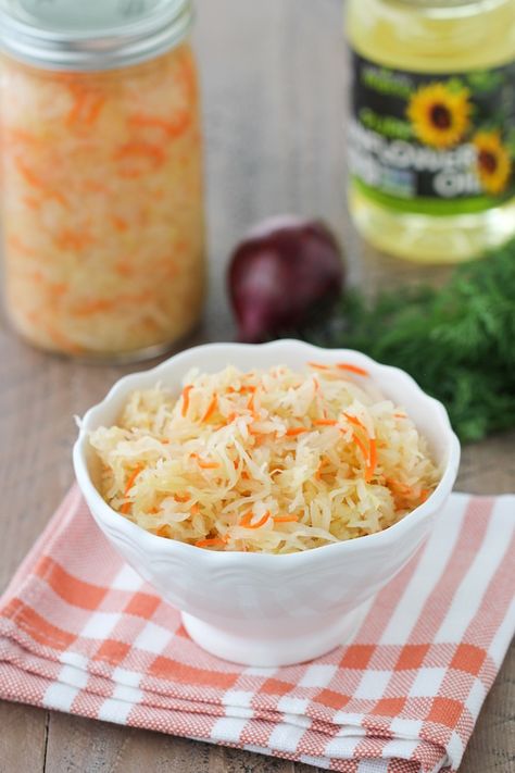 How To Make Homemade Sauerkraut Russian Sauerkraut, April Cookies, Cabbage Meals, Ukrainian Dishes, Cooking Staples, Pickled Things, Russian Foods, Making Sauerkraut, Recipes Sides