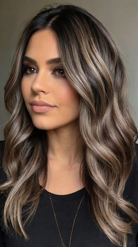 Melena Negra Reflejos Balayage: Effortless Glam ✨ Shadow Root Balayage Dark Brown, Hair Color To Blend With Gray Hair, Dark Root Balayage Brunettes, Brunette Highlights On Dark Hair, Dark Bayalage, Dip Dye Hair, Black Hair With Highlights, Hair 2024, Hair Balayage