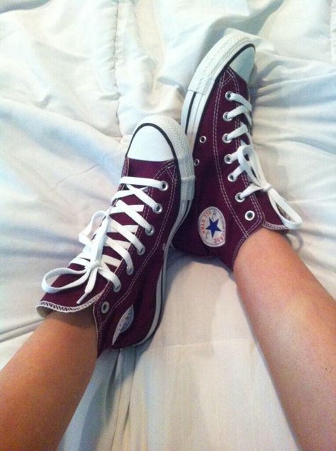 maroon converse Maroon Converse, Star Converse, All Stars Converse, Men Loafers, Shoe Obsession, Converse All Star, Chuck Taylor Sneakers, Converse Shoes, Cute Shoes