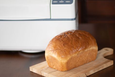 What Is a Bread Machine? Portuguese Bread, Loaf Bread Recipe, Sour Milk, Parmesan Bread, Honey Bread, White Bread Recipe, Dry Bread, Hot Bread, Cinnamon Raisin Bread