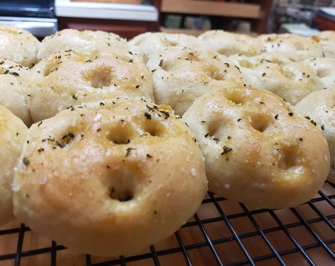 Foccacia Bread, Rosemary Focaccia, Rosemary Bread, Focaccia Bread Recipe, Focaccia Bread, Bread Maker, Bread Rolls, Rolls Recipe, Bread Dough