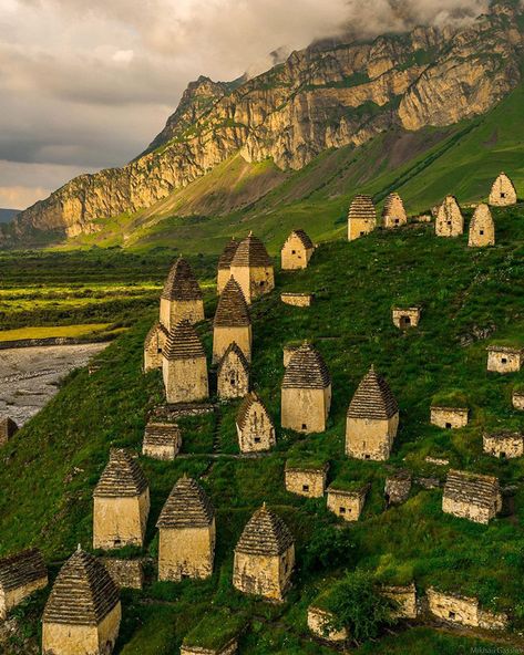 Russia’s Mysterious 'City of the Dead' | themindcircle Russian Village, Fantasy World Building, Instagram Russia, Ancient Village, Mountain City, Russian Architecture, Vernacular Architecture, Ancient Architecture, High Fantasy