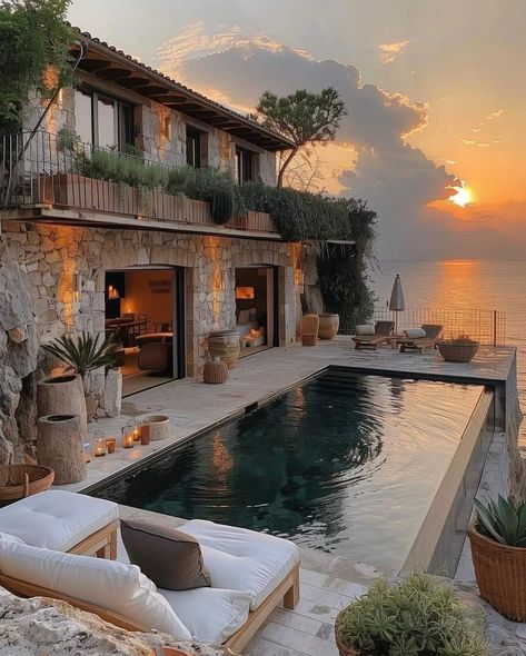 Spanish Home Decor, Italy House, Italy Home, Dream Life House, Dream Beach Houses, Front Entrance, Dream House Rooms, Mediterranean Home, Spanish House