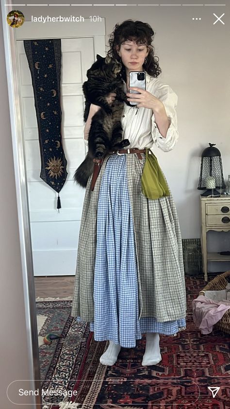 Dickens Fair Outfit, Hobbit Inspired Outfits, Farm Clothes, Cottagecore Outfits, Fashion Mistakes, 10 Pounds, Historical Clothing, Historical Fashion, Shovel