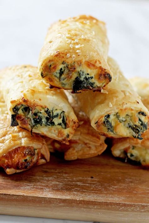 Ricotta Rolls, Cheesy Rolls, Puff Pastry Recipes Savory, Spinach Puff Pastry, Spinach Puff, Spinach And Ricotta, Appetizers Easy Finger Food, Best Appetizer Recipes, Puff Pastry Recipes