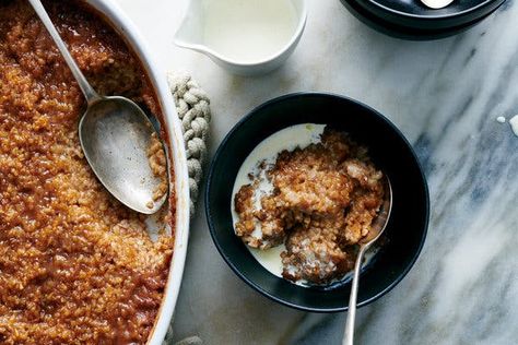 Spiced Irish Oatmeal With Cream and Crunchy Sugar Recipe Irish Oatmeal, Nyt Cooking, What's For Breakfast, Baked Oats, No Sugar Foods, A Bowl, Brunch Recipes, Breakfast Brunch, Oats