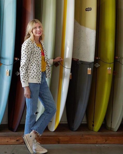 Raili Clasen | Raili CA Design on Instagram: "“Art” shopping for those awkward spaces that are oh, so tall and oh, so narrow.. the day I walked into the coolest surf shop @almondsurfboards the conundrums were solved!!! Now, convincing my non-surfer clients is an entirely different challenge. C’mon, it’ll be fun😜😜 #railicadesign Swipe through to see some of our installations. #surfboardart #hallwaydecor" Surfboard Fin Display, Surfboard Art, Wood Beams, Surf Shop, Hallway Decorating, Minimalist Decor, High Ceiling, Ranch House, Inspired Homes