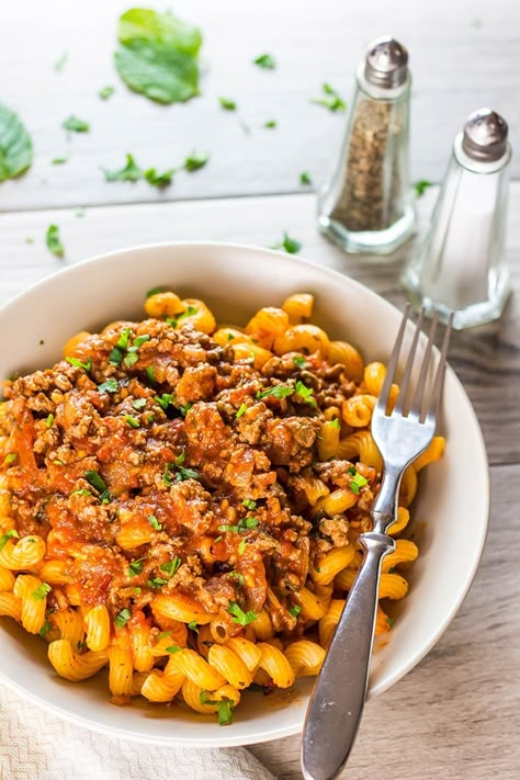 This Homemade Greek-Style Meat Sauce is bursting with Authentic taste and is ready in just 30 minutes, perfect for busy weeknights, just add some Pasta or Spaghetti and you’ve got a dish everyone will love! #ErrensKitchen #quickandeasy #dinner Kima Recipe, Pasta Sauce Recipes Easy, Orzo Salat, Greek Sauce, Pasta With Meat Sauce, Meat Pasta, Slow Cooker Dinner, Greek Dishes, Spaghetti Bolognese