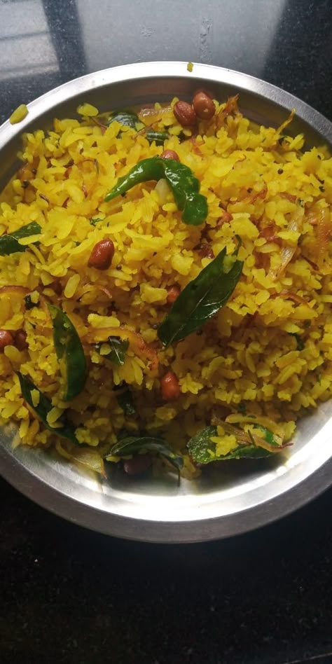 Delicious Food Image, Poha Recipe, Friend Party, Food Snap, Quick Lunch Recipes, Simple Lunch, Food Captions, Indian Rice, Being A Mother