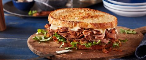 Grilled Roast Beef Sandwich with Caramelized Onions and Garlic Aioli - Pillers Roast Beef Grilled Cheese, Grilled Roast Beef, Roast Beef Sandwich Recipes, Beef Sandwich Recipes, Ground Beef And Cabbage, Roast Beef Sandwich, Grilled Roast, Roast Beef Sandwiches, Roast Beef Recipes