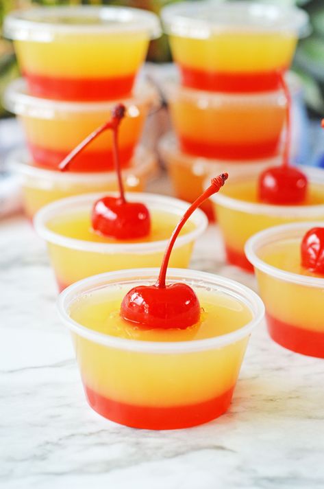 Pineapple Upside Down Cake Jello Shots Easy Jello Shot Recipes, Pineapple Upside Down Cake Shot, Malibu Jello Shots, Rum Jello Shots, Easy Jello Shots, Best Jello Shots, Pineapple Jello, Jello Pudding Shots, Pineapple Vodka