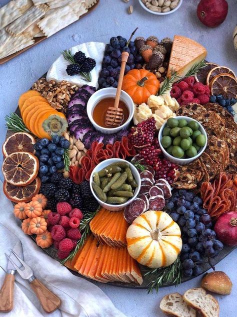 Fall Cheese Boards, Table 13, Halloween Charcuterie, Vegan Halloween, Fall Appetizers, Board Table, Fingerfood Party, Party Food Platters, Charcuterie And Cheese Board