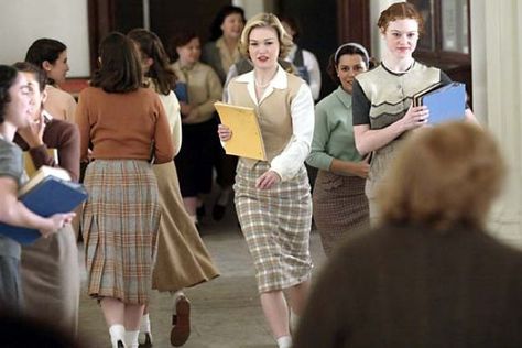 Lisa Smile, Wellesley College, Dark Academia Outfits, Mona Lisa Smile, Julia Stiles, 1950s Outfits, Academia Outfits, Movies Outfit, Film Inspiration