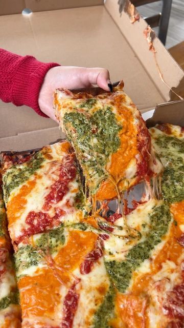 Sauce Pesto, Pesto Pizza, Vodka Sauce, Pizza Recipes Homemade, Pesto Sauce, World Recipes, Marinara Sauce, Marinara, Pizza Recipes