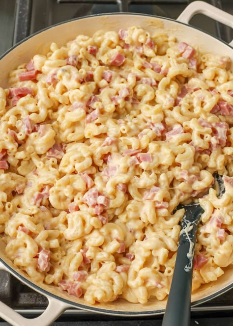 Mac and Cheese with Ham Mack And Cheese Recipe, Mac And Cheese With Ham, Ham Mac And Cheese, Lazy Lasagna Recipe, Cheesy Sausage Pasta, Cheese Mac And Cheese, Homemade Ham, Stovetop Mac And Cheese, Banting Recipes