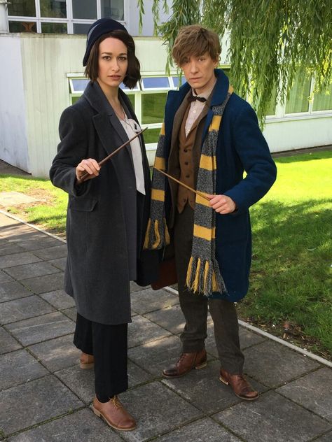 Fantastic beasts cosplay Fantastic Beast Costumes, Fantastic Beasts Costumes, Fantastic Beasts Costume, Harry Potter Couples, Couples Cosplay, Poison Ivy Costumes, Beast Costume, Witch Cosplay, Harry Potter Cosplay