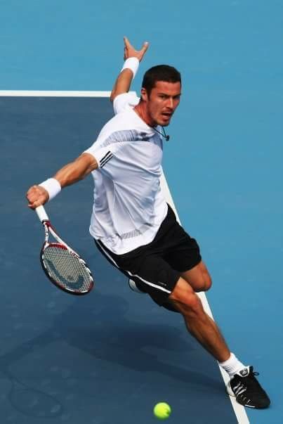 Marat Safin. Sports Poses Reference, Sport Reference Pose, Dynamic Pose Reference Photo, People In Action, Run Pose, Athlete Poses, Swimming Pose, Gesture Drawing Reference, Running Pose Reference