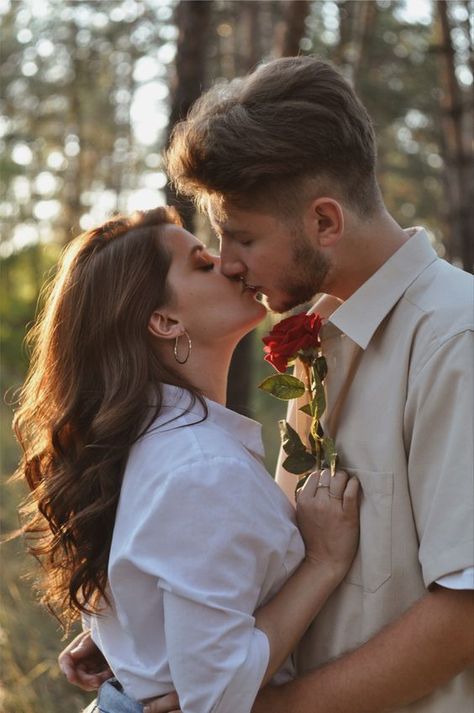 Couples Photoshoot Poses Romantic, Creative Couples Photography, Pre Wedding Photoshoot Props, Romantic Couple Images, Wedding Photoshoot Props, Romantic Photoshoot, Wedding Photoshoot Poses, Romantic Couples Photography, Pre Wedding Poses