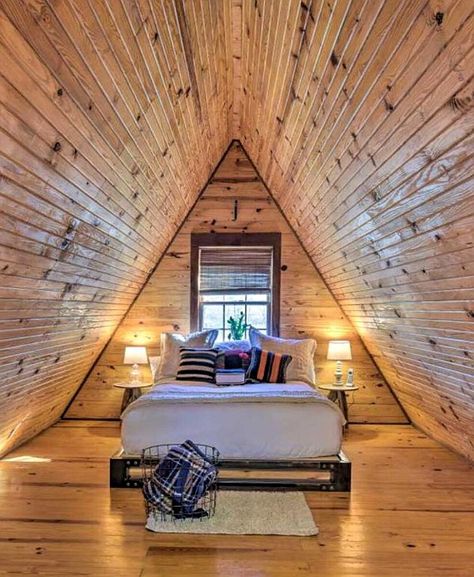 Attic Bedroom Ideas Aesthetic, Industrial Bed Frame, Rustic Platform Bed, Attic Bedroom Ideas, Attic Bedroom Designs, Low Profile Bed, Renovation Diy, Modern Headboard, Bed Platform