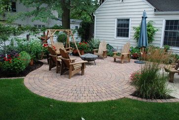 Paved Backyard Ideas, Ormanlık Alan, Small Outdoor Patios, Backyard Ideas For Small Yards, Brick Patio, Concrete Patios, Front Patio, Brick Patios, Patio Landscaping