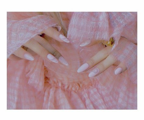 Unhas nails rosé blackpink pink nails aesthetic nails Rosé Nails Blackpink, Idol Nails, Nail Art Diy Easy, Cute Nail Art Designs, Rose Nails, Soft Nails, Cute Nail Art, Pretty Acrylic Nails, On The Ground