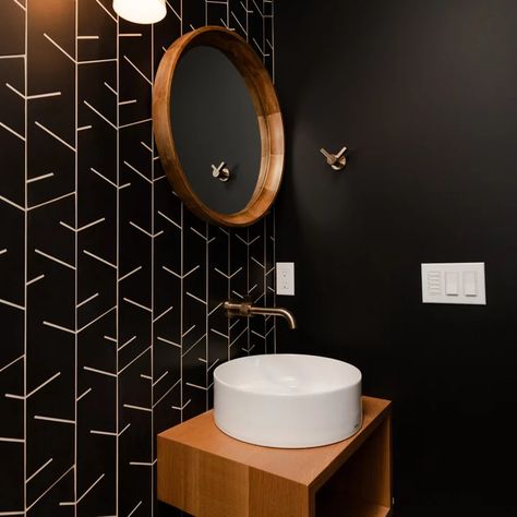 75 Small Mid-Century Modern Powder Room Ideas You'll Love - April, 2023 | Houzz Mid Century Modern Powder Room Wallpaper, Retro Powder Room Ideas, Mcm Powder Room Ideas, Small Black Powder Room Ideas, Mid Mod Powder Room, Water Closet Ideas Modern, Mid Century Modern Half Bathroom, Midcentury Modern Powder Room Ideas, Powder Room Mid Century Modern