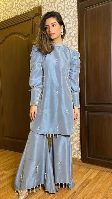 Pakistani Fashion Party Wear Salwar Kameez, Pakistani Sleeves Design, Eid Dress, Latest Dress Design, Pakistani Fashion Casual, Pakistani Fancy Dresses, Pakistani Dresses Casual, Sleeves Designs For Dresses, Simple Pakistani Dresses