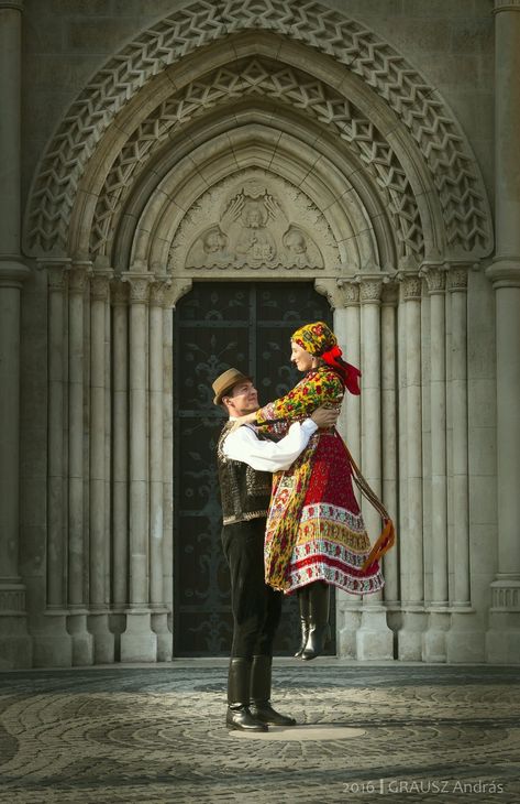 Hungarian Folk Costume, Folk Dance Background, Hungarian Aesthetic, Hungarian Dance, Dance Background, Popular Costumes, Character Dance, Costumes Around The World, Montessori Art