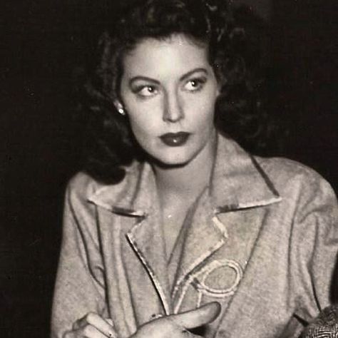 avagardnerdaily's photo on Instagram Ava Gardener, The Killers, Ava Gardner, Old Hollywood Stars, Classic Actresses, Marilyn Monroe Photos, Vintage Women, Vintage Hollywood, Waltz