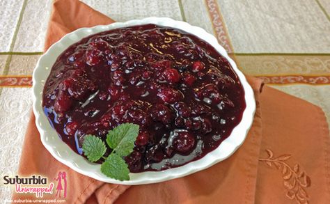 Homemade Cranberry Sauce with Blueberries perfect for #Thanksgiving! #sponsored Fresh Cranberry Sauce, Cheesecake Toppings, Cranberry Sauce Recipe, Fruit Toppings, How To Make Cheesecake, Cranberry Sauce Homemade, Peach Schnapps, Holiday Menus, Cranberry Recipes