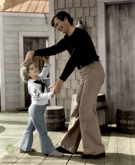 Shirley Temple Captain January Movie | Shirley Temple and Buddy Ebsen on the set of the 1936 film ... Temple Movie, Buddy Ebsen, Shirley Temple Black, Classic Dance, Child Star, Hollywood Icons, Easy Listening, Child Actresses, Let's Dance