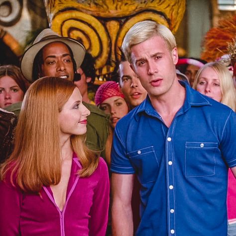 Scooby-Doo (2002) Fred And Daphne Matching Icons, Fred And Daphne Matching Pfp, Fred Scooby Doo Movie, Scooby Doo Daphne And Fred, Daphne X Fred, Live Action Scooby Doo, Scooby Doo Spooky Island, Scooby Doo Live Action, Scooby Doo 2002