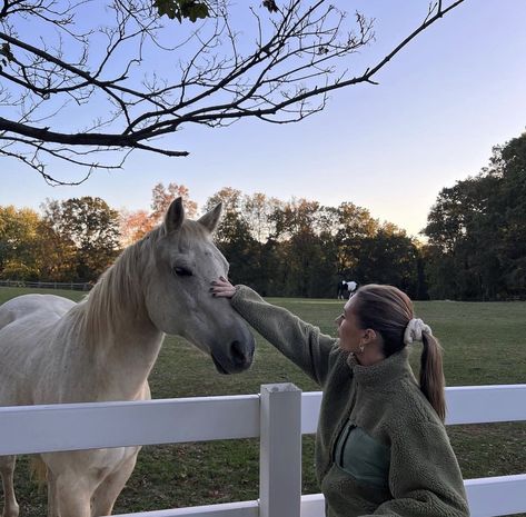 Aesthetic Horse Riding Pics, Girl With Horse Aesthetic, Picture With Horse, Horse Lifestyle, Horse Girl Aesthetic, Riding Aesthetic, Horse Riding Aesthetic, Horsey Life, Horse Story