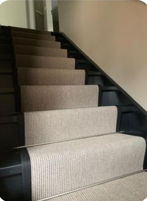 Black Stairs Runner, Landing Carpet Ideas, Black Staircase With Runner, Black Stairs With Runner, Entry With Stairs, Stair Redo, Stairs Runners, Stair Runner Ideas, Stairway Pictures