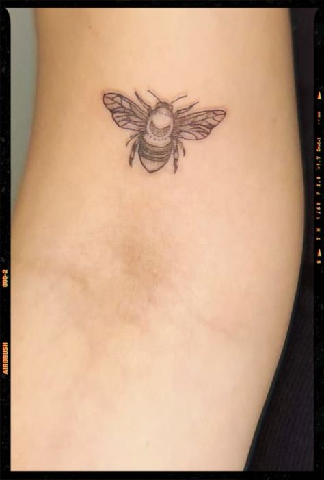 Little Bee Tattoo, Red Bee, Bee Tattoo, Lotus Flower Tattoo, Flower Tattoo, Tatting, Bee, Tattoos, Red