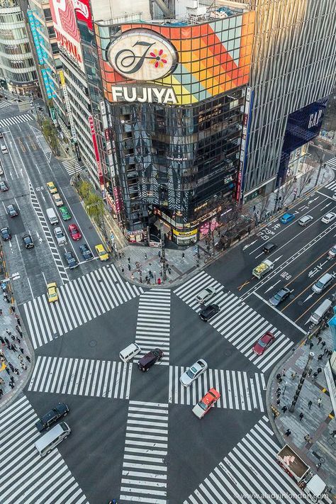 A view of a pedestrian crossing at an intersection in Ginza, Tokyo.  #tokyo #japan #travel #japantravelkyoto Shibuya Crossing Photography, Japan Travel Photography, Japan View, Japan Travel Destinations, Pedestrian Crossing, Ginza Tokyo, Shibuya Crossing, Tokyo Japan Travel, Kyoto Travel