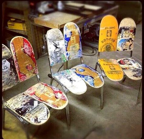 Make chairs out of old skateboards! Skateboard Room, Skateboard Furniture, Recycled Projects, Industrial Table, Skateboard Art, Home Trends, Boy's Room, Boy Room, Cool Furniture