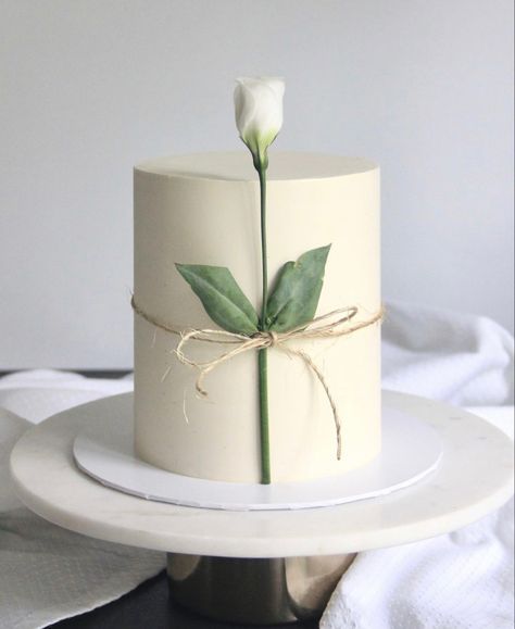 Modern Birthday Cakes, Flower Cakes, Elegant Birthday Cakes, Fresh Flower Cake, Tall Cakes, Simple Cake Designs, Mini Cakes Birthday, Cake Blog, Creative Birthday Cakes