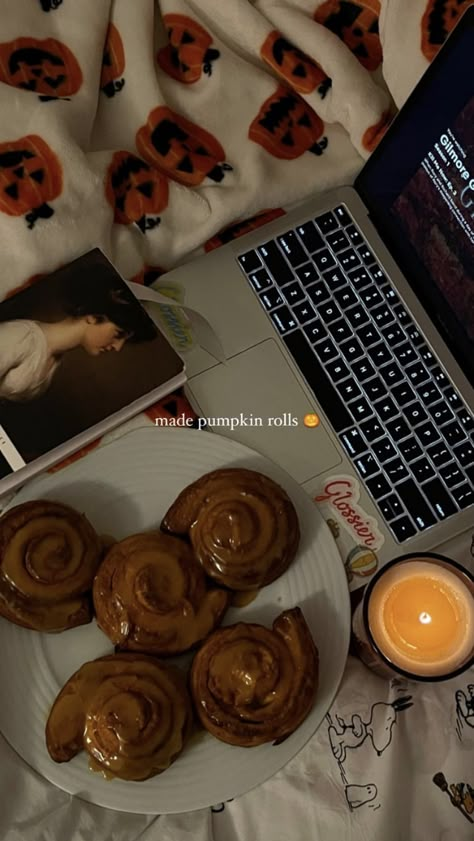 Studera Motivation, Fall Boards, Fall Mood Board, Fall Bucket List, Pumpkin Spice Season, Autumn Night, Fall Inspo, Fall Feels, Cinnamon Buns