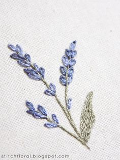 Lavanda: miniatura bordada Vintage Nakışlar, Embroidery Stitches Flowers, Sulaman Pita, Miniature Embroidery, Embroidery Stitches Tutorial, Hand Embroidery Projects, Hand Embroidery Flowers, Pola Sulam, Embroidery Flowers Pattern